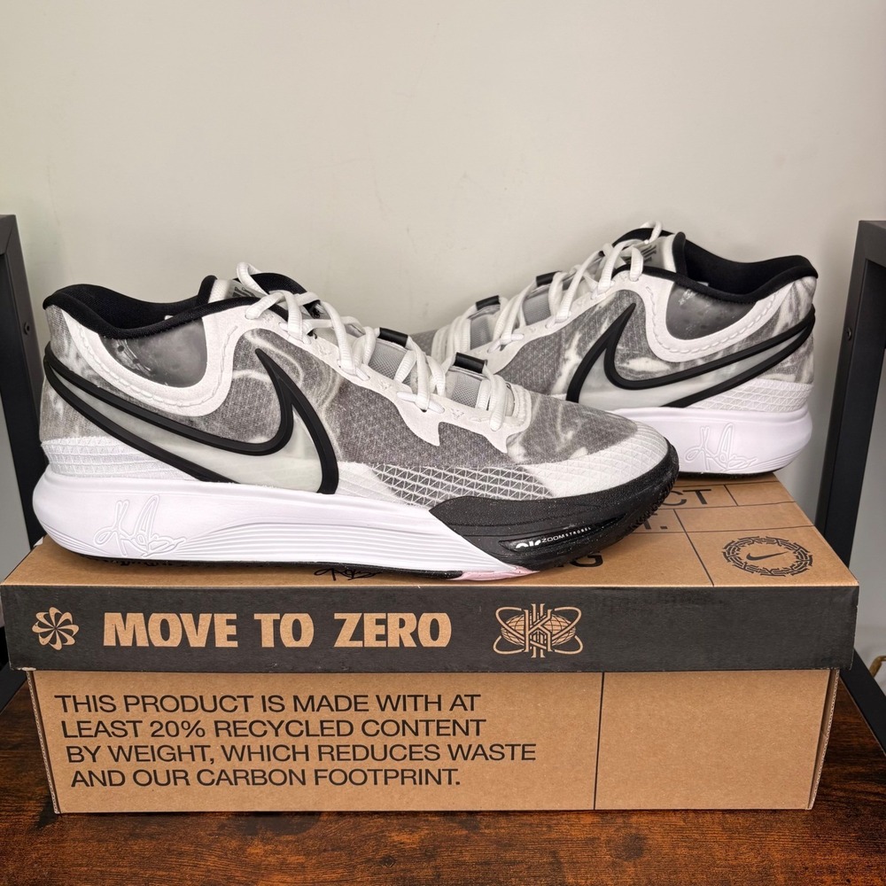Nike Kyrie 8 Basketball Sneakers Mens 12 / W 13.5 White Black DJ6017-101 NEW Box